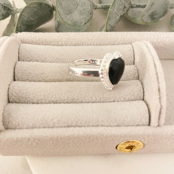 925 Sterling Silver Black Heart Ring Minimalist Heart Ring Black & Silver Ring - Picture 8 of 8